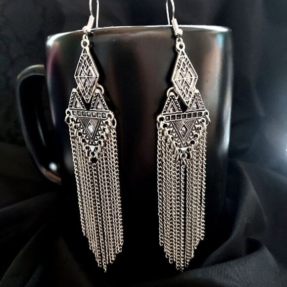 SILVER BOHO AZTEC WESTERN DIAMOND SHAPED TASSEL DANGLE EARRINGS - Picture 4 of 6